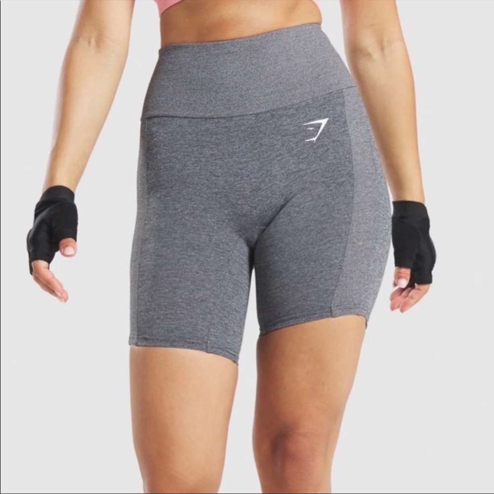 Gymshark sol lift scrunch shorts grey